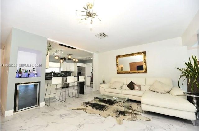 909 N 13th Ct, Hollywood, FL 33019