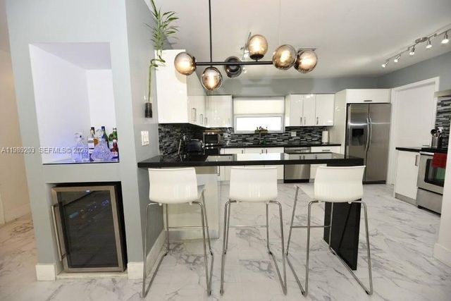 909 N 13th Ct, Hollywood, FL 33019