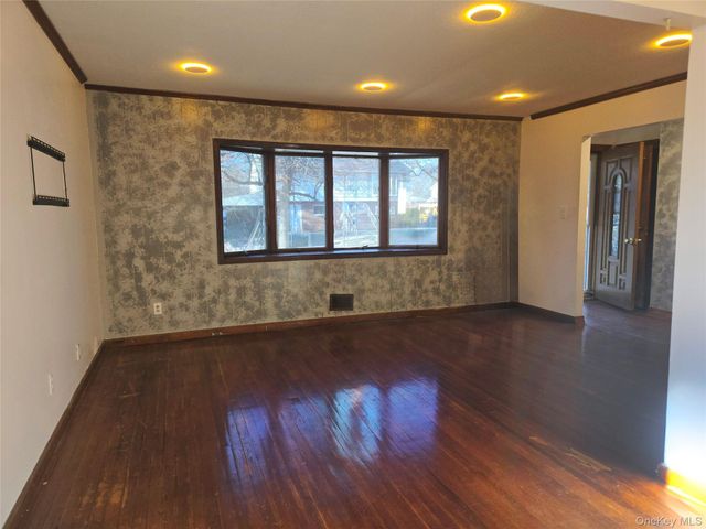 86 Decatur Street, Roosevelt, NY 11575