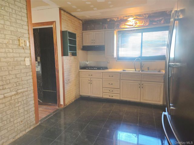 86 Decatur Street, Roosevelt, NY 11575