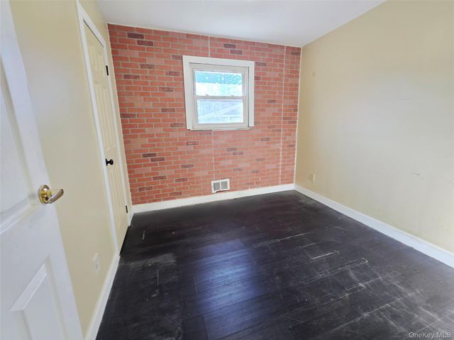 86 Decatur Street, Roosevelt, NY 11575