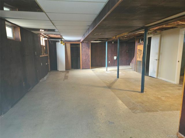 86 Decatur Street, Roosevelt, NY 11575