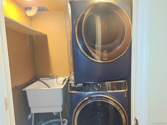 86 Decatur Street, Roosevelt, NY 11575