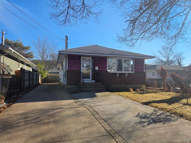 86 Decatur Street, Roosevelt, NY 11575