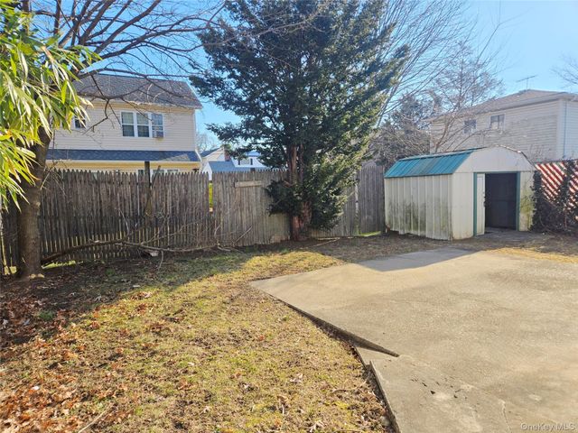 86 Decatur Street, Roosevelt, NY 11575