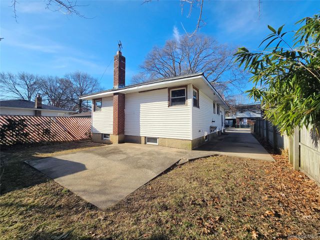 86 Decatur Street, Roosevelt, NY 11575