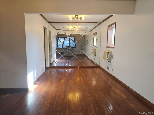 86 Decatur Street, Roosevelt, NY 11575