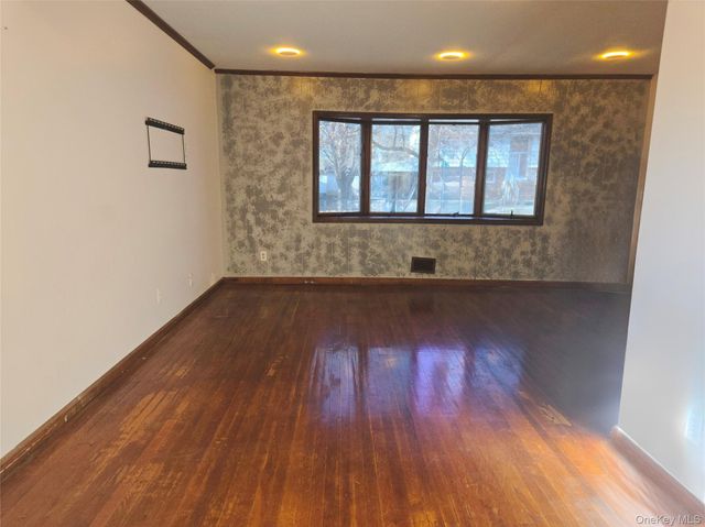 86 Decatur Street, Roosevelt, NY 11575