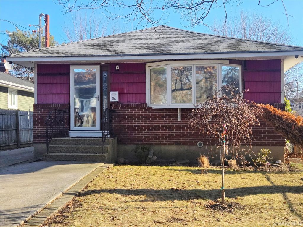 86 Decatur Street, Roosevelt, NY 11575