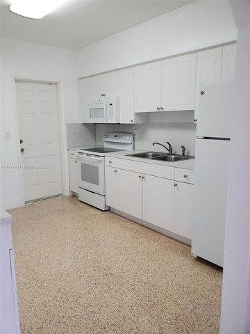 1170 NE 111th St 1170, Miami, FL 33161