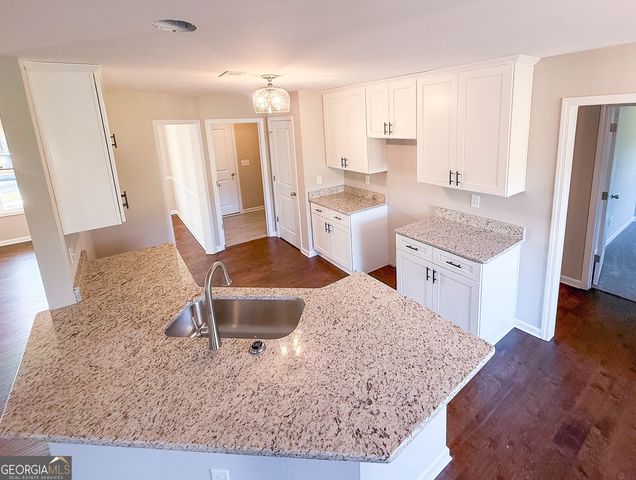 12 Saint Charles Place, Grantville, GA 30220