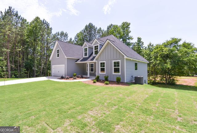 12 Saint Charles Place, Grantville, GA 30220