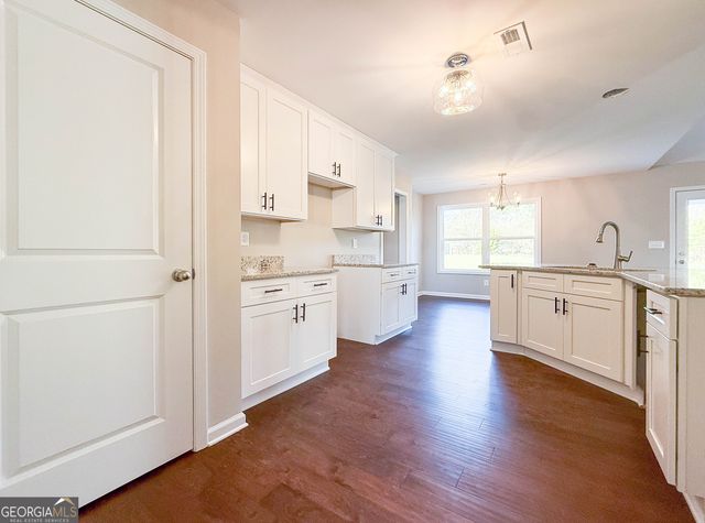 12 Saint Charles Place, Grantville, GA 30220