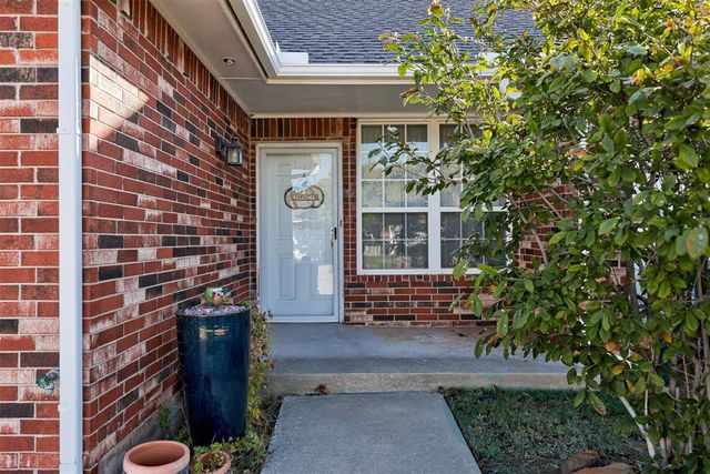504 N Russell Terrace, Mustang, OK 73064