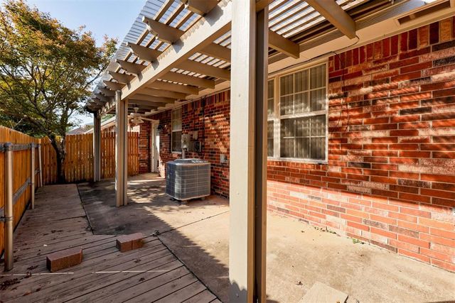 504 N Russell Terrace, Mustang, OK 73064