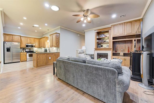 504 N Russell Terrace, Mustang, OK 73064