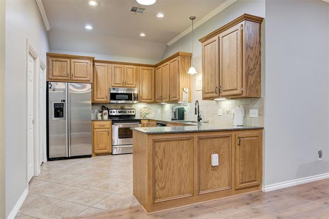 504 N Russell Terrace, Mustang, OK 73064