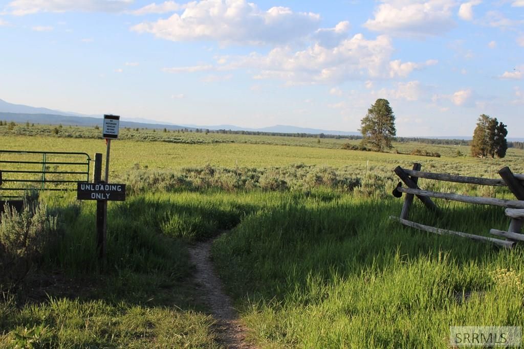 Image 5 of property listing at 3511 Buffalo Lane, Island Park, ID 83429