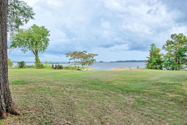 520 Mccoury Loop, Milam, TX 75959