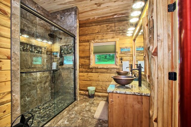 520 Mccoury Loop, Milam, TX 75959