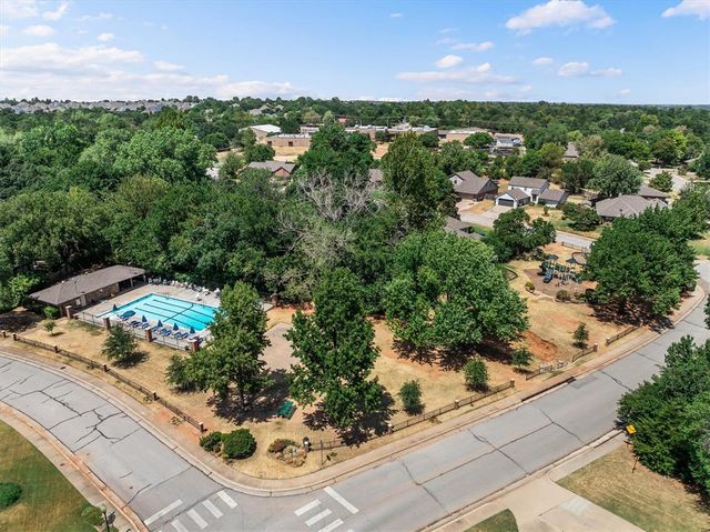2312 Coachlight Drive, Edmond, OK 73013