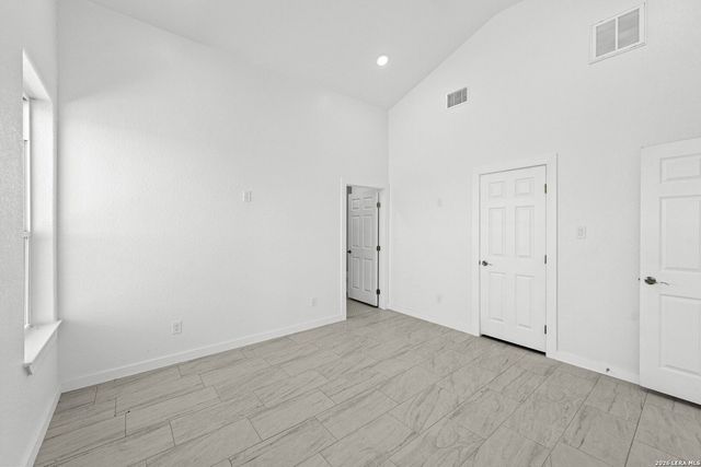815 E FM 462, Moore, TX 78057
