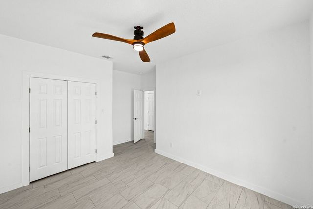815 E FM 462, Moore, TX 78057