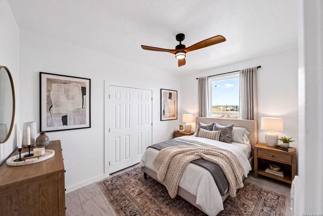 815 E FM 462, Moore, TX 78057