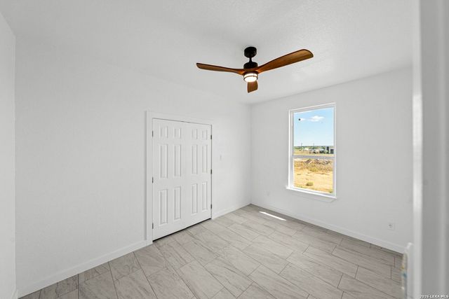 815 E FM 462, Moore, TX 78057