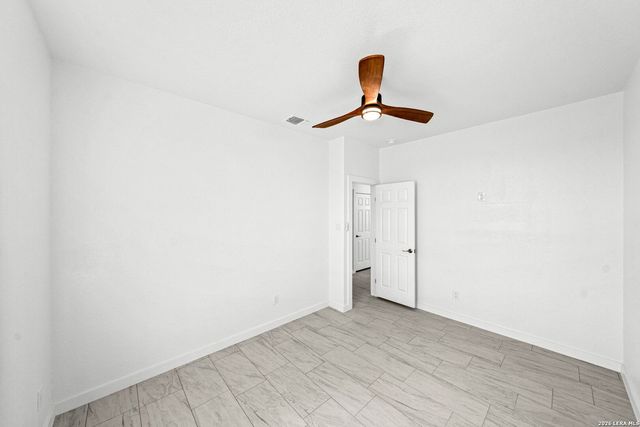 815 E FM 462, Moore, TX 78057