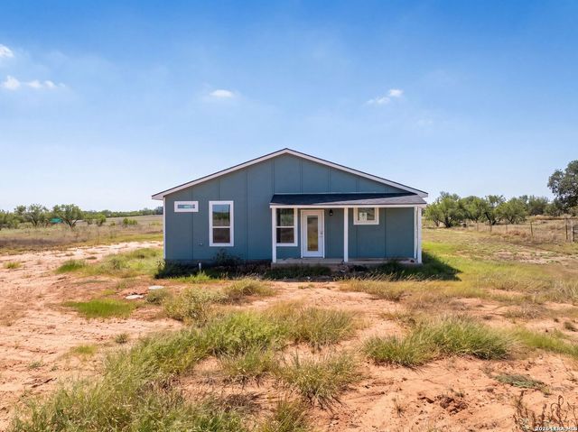 815 E FM 462, Moore, TX 78057