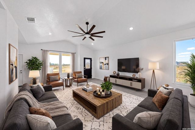 815 E FM 462, Moore, TX 78057