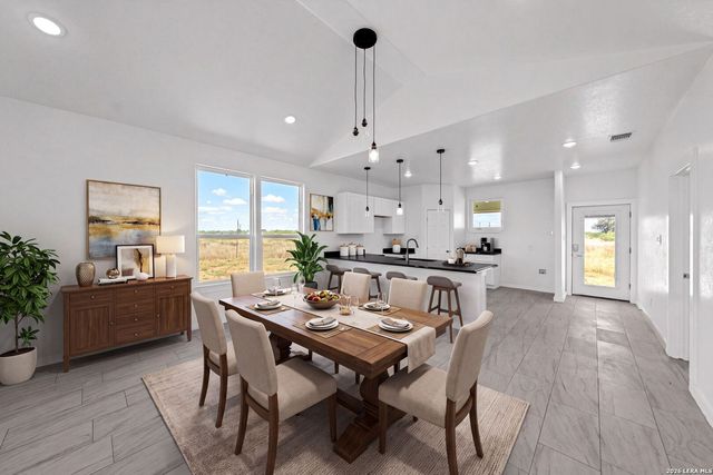 815 E FM 462, Moore, TX 78057
