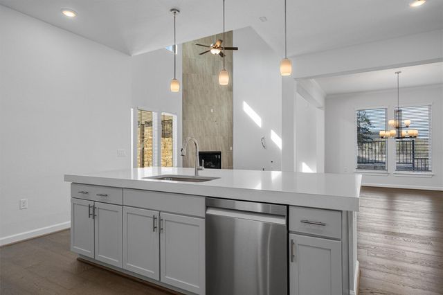 208 Lodestone LN, Austin, TX 78738