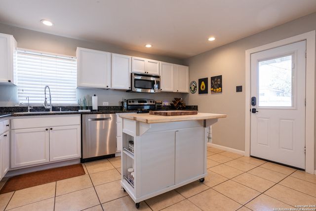 107 Cromwell Dr, San Antonio, TX 78228