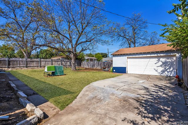 107 Cromwell Dr, San Antonio, TX 78228