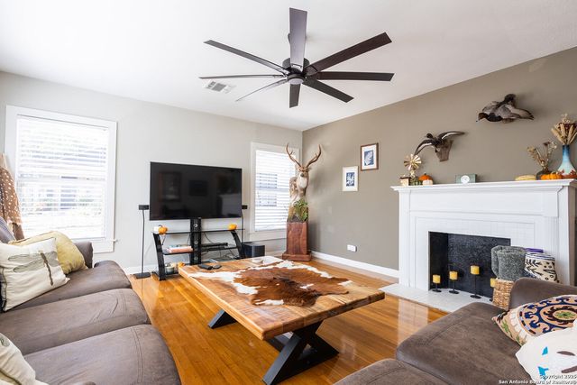 107 Cromwell Dr, San Antonio, TX 78228