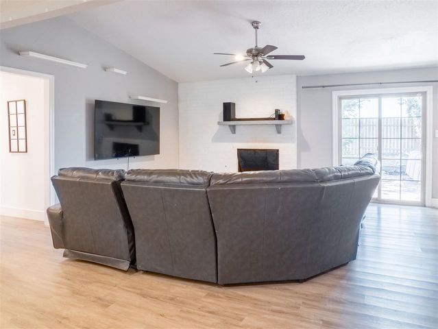 6913 SW Fenwick Ave, Lawton, OK 73505