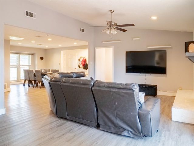 6913 SW Fenwick Ave, Lawton, OK 73505