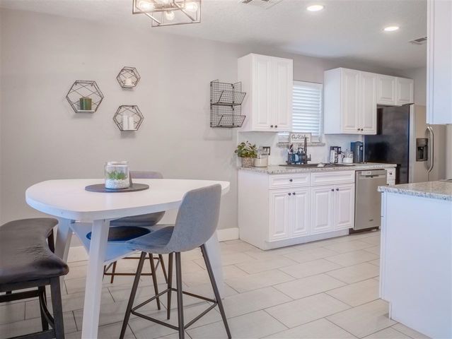 6913 SW Fenwick Ave, Lawton, OK 73505
