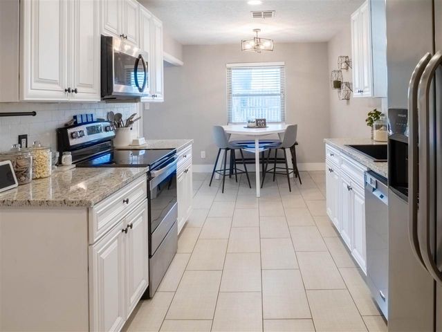 6913 SW Fenwick Ave, Lawton, OK 73505