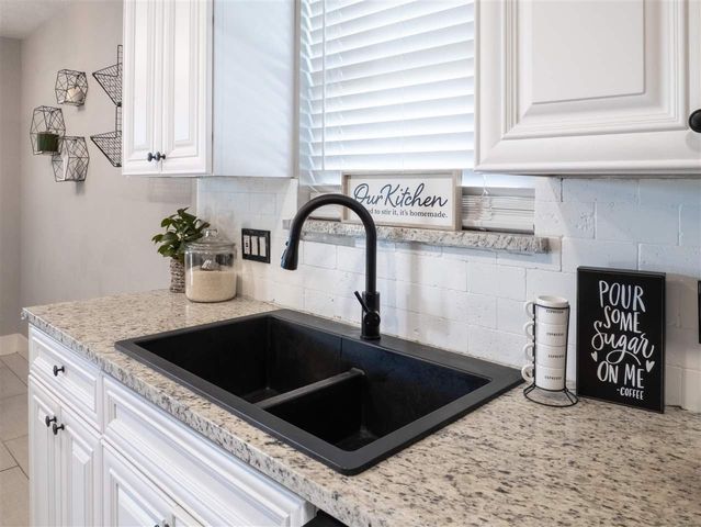 6913 SW Fenwick Ave, Lawton, OK 73505