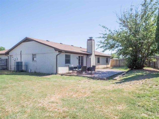 6913 SW Fenwick Ave, Lawton, OK 73505