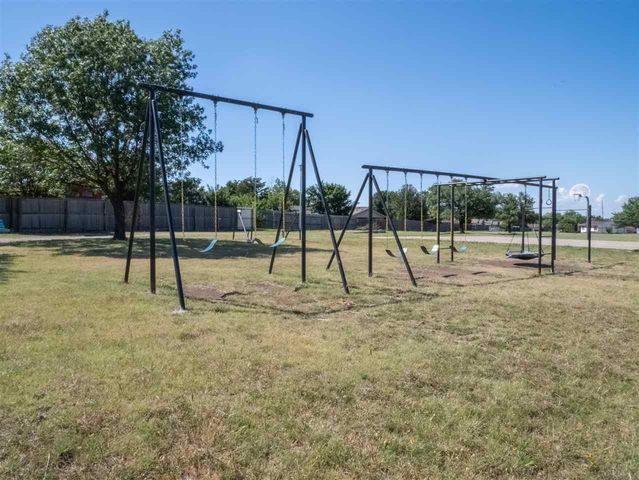 6913 SW Fenwick Ave, Lawton, OK 73505