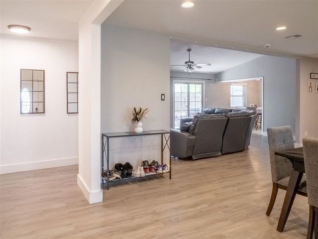 6913 SW Fenwick Ave, Lawton, OK 73505