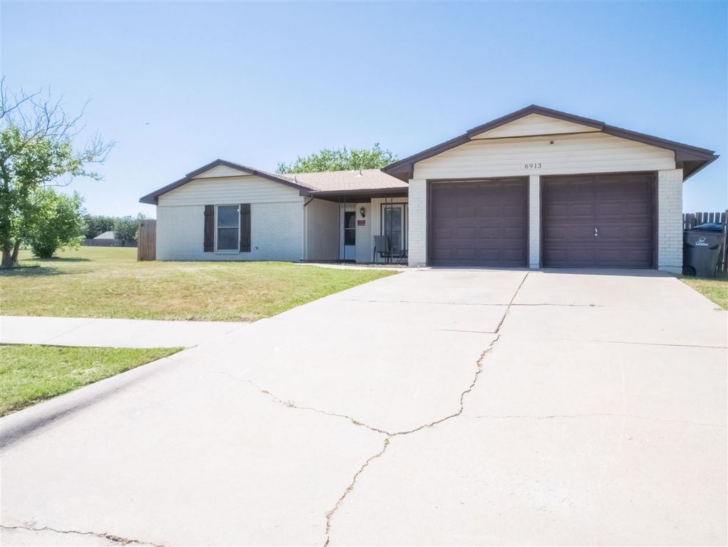 6913 SW Fenwick Ave, Lawton, OK 73505