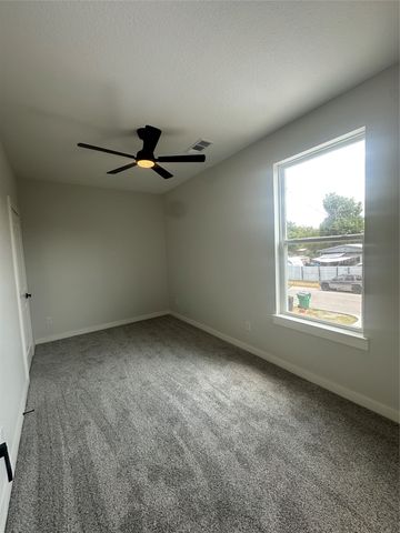 806 N Cates Street, Decatur, TX 76234