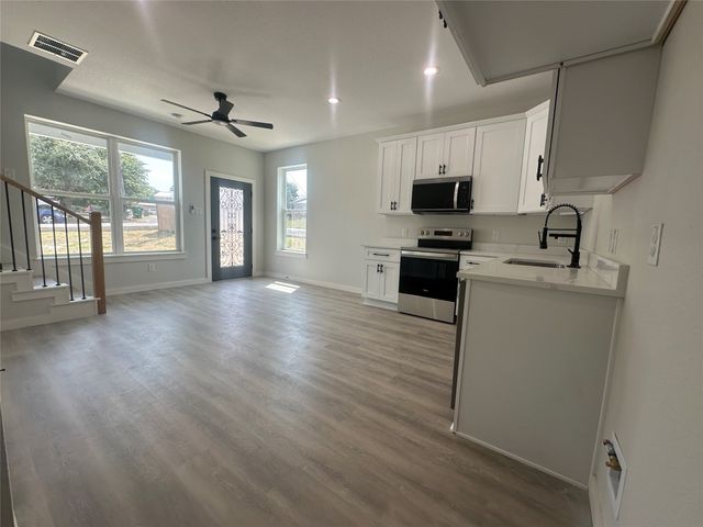 806 N Cates Street, Decatur, TX 76234