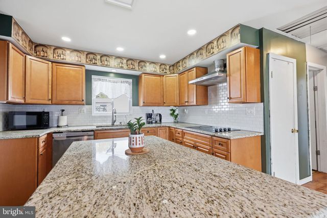 2500 WOODLAWN DR, Bristol, PA 19007