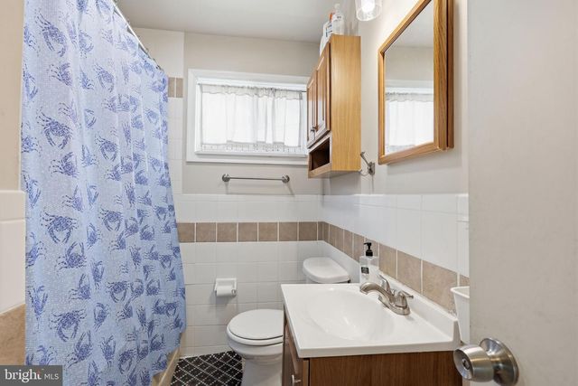 2500 WOODLAWN DR, Bristol, PA 19007